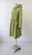 Lataa kuva Galleria-katseluun, Limenvihreä hupullinen pitkä välikausitakki XS