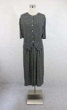 Lataa kuva Galleria-katseluun, Amis Finland mustavalkoinen pallokuvioinen pusero ja hame C38 kotimaista vintagea 80-luvulta