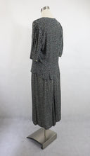 Lataa kuva Galleria-katseluun, Mustavalkoinen pallokuvioinen hame ja pusero C38