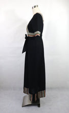 Lataa kuva Galleria-katseluun, Musta kirjailtu mekko 36