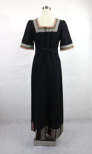 Lataa kuva Galleria-katseluun, Musta kirjailtu mekko 36