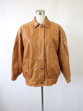 Lataa kuva Galleria-katseluun, Big L made in Finland ruskea kotimainen 80-90-luvun vintage nahkatakki 40