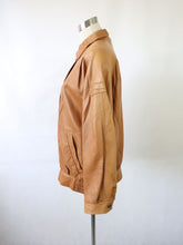 Lataa kuva Galleria-katseluun, Vaaleanruskea nahkapusakka 40