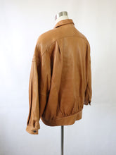 Lataa kuva Galleria-katseluun, Vaaleanruskea nahkapusakka 40