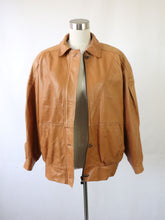 Lataa kuva Galleria-katseluun, Vaaleanruskea nahkapusakka 40