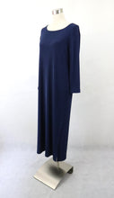 Lataa kuva Galleria-katseluun, Tummansininen pitkähihainen mekko 42