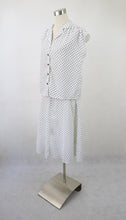 Lataa kuva Galleria-katseluun, Mustavalkoinen pilkullinen hame ja pusero C40