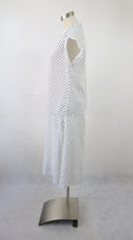 Lataa kuva Galleria-katseluun, Mustavalkoinen pilkullinen hame ja pusero C40
