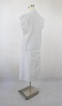 Lataa kuva Galleria-katseluun, Mustavalkoinen pilkullinen hame ja pusero C40