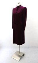 Lataa kuva Galleria-katseluun, Luumunpunainen samettinen jakkupuku C38