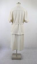 Lataa kuva Galleria-katseluun, Beige jakkupuku D46