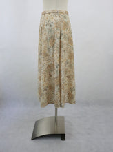 Lataa kuva Galleria-katseluun, Beige kuviollinen hame D42