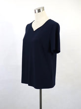 Lataa kuva Galleria-katseluun, Tummansininen lyhythihainen paita D40