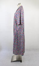 Lataa kuva Galleria-katseluun, Värikäs kukkakuvioinen maksimekko D44