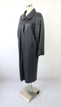 Lataa kuva Galleria-katseluun, Harmaa pitkä nahkatakki