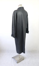 Lataa kuva Galleria-katseluun, Harmaa pitkä nahkatakki