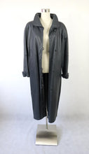 Lataa kuva Galleria-katseluun, Harmaa pitkä nahkatakki