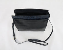 Lataa kuva Galleria-katseluun, Musta tilava nahkainen salkku