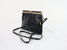 Lataa kuva Galleria-katseluun, Musta olkalaukku kullanvärisin somistein