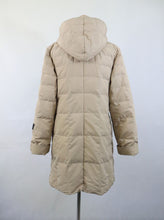 Lataa kuva Galleria-katseluun, Beige untuvatakki M