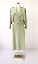 Lataa kuva Galleria-katseluun, Kati-Myynti pistaasinvihreä satiininen kotimainen vintage paitamekko 38