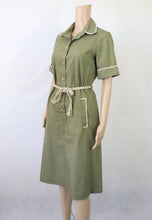 Lataa kuva Galleria-katseluun, Khakinvihreä safarityylinen mekko C36