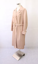 Lataa kuva Galleria-katseluun, Vaaleanruskea trenssi C44