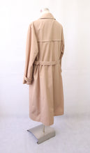 Lataa kuva Galleria-katseluun, Vaaleanruskea trenssi C44