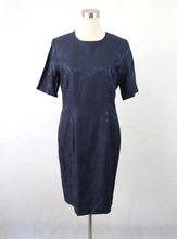 Lataa kuva Galleria-katseluun, Tummansininen satiinimekko 40