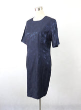 Lataa kuva Galleria-katseluun, Tummansininen satiinimekko 40