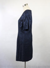 Lataa kuva Galleria-katseluun, Tummansininen satiinimekko 40