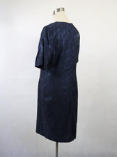 Lataa kuva Galleria-katseluun, Tummansininen satiinimekko 40