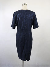 Lataa kuva Galleria-katseluun, Tummansininen satiinimekko 40