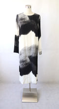 Lataa kuva Galleria-katseluun, Marimekko mustavalkoinen Kallioinen Pilvi maksimekko 36