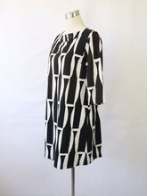 Lataa kuva Galleria-katseluun, Mustavalkoinen kuviollinen mekko 38