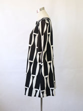 Lataa kuva Galleria-katseluun, Mustavalkoinen kuviollinen mekko 38