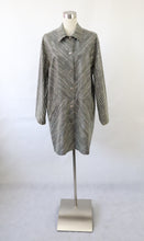 Lataa kuva Galleria-katseluun, Marimekko made in Finland kotimainen vintage mustavalkoraidallinen sadetakki XL