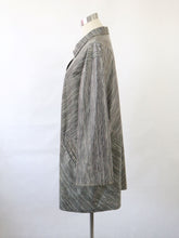 Lataa kuva Galleria-katseluun, Mustavalkoraidallinen sadetakki XL