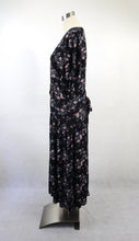 Lataa kuva Galleria-katseluun, Musta ruusukuvioinen mekko 40