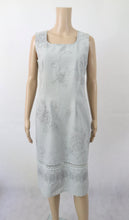 Lataa kuva Galleria-katseluun, Vaaleansininen pitsisomisteinen kotelomekko 36