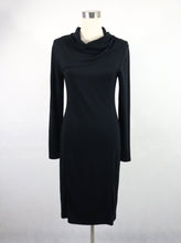 Lataa kuva Galleria-katseluun, Musta poolokauluksinen mekko S