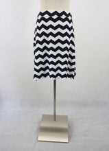 Lataa kuva Galleria-katseluun, Nanso mustavalkoinen siksak-kuvioinen trikoohame M