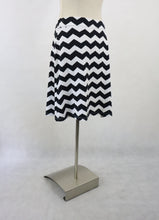 Lataa kuva Galleria-katseluun, Mustavalkoinen kuviollinen hame M