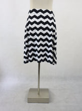 Lataa kuva Galleria-katseluun, Mustavalkoinen kuviollinen hame M