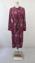 Lataa kuva Galleria-katseluun, Nanso viininpunainen kuviollinen pitkä mekko XS