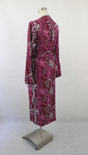 Lataa kuva Galleria-katseluun, Viininpunainen kuviollinen paitamekko XS