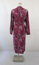Lataa kuva Galleria-katseluun, Viininpunainen kuviollinen paitamekko XS