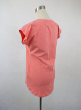 Lataa kuva Galleria-katseluun, Korallinvärinen t-paita S