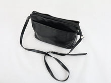 Lataa kuva Galleria-katseluun, Musta monilokeroinen olkalaukku