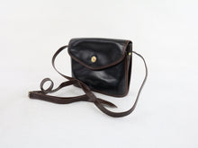 Lataa kuva Galleria-katseluun, Musta olkalaukku ruskein somistein